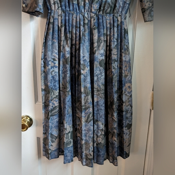 Vintage Dress with pearl buttons (California Looks) - Picture 6 of 8